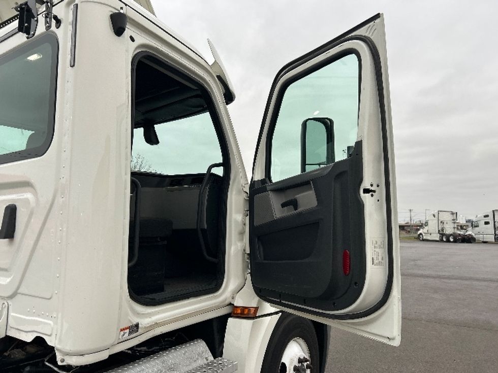 Day Cab Tractor-Heavy Duty Tractors-Freightliner-2020-T12664ST-Oklahoma City-OK-210,197\n\t\tmiles-$ 65,500 - Image 12