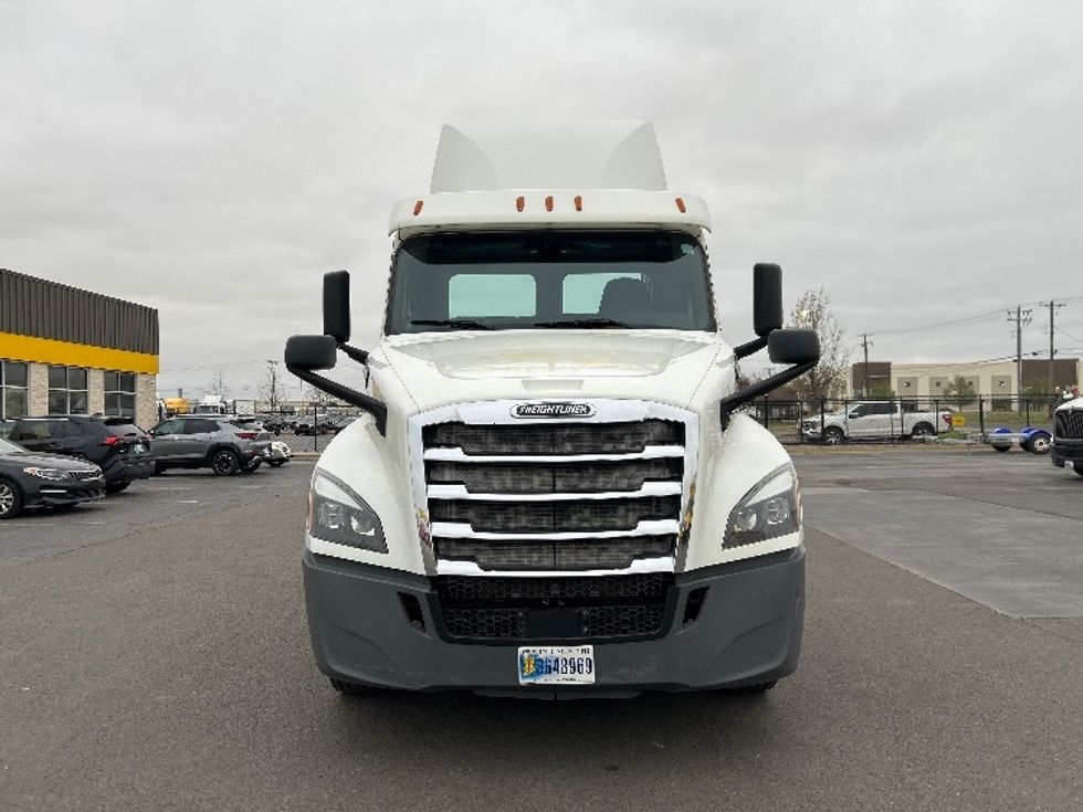 Day Cab Tractor-Heavy Duty Tractors-Freightliner-2020-T12664ST-Oklahoma City-OK-210,197\n\t\tmiles-$ 65,500 - Image 2