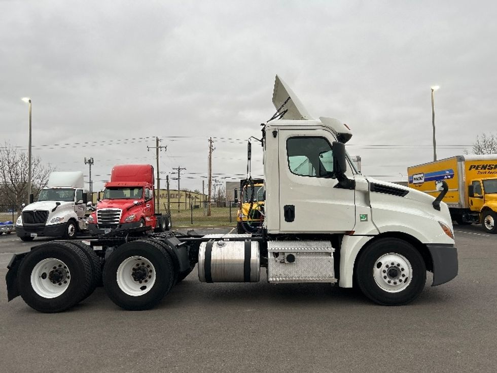 Day Cab Tractor-Heavy Duty Tractors-Freightliner-2020-T12664ST-Oklahoma City-OK-210,197\n\t\tmiles-$ 65,500 - Image 8