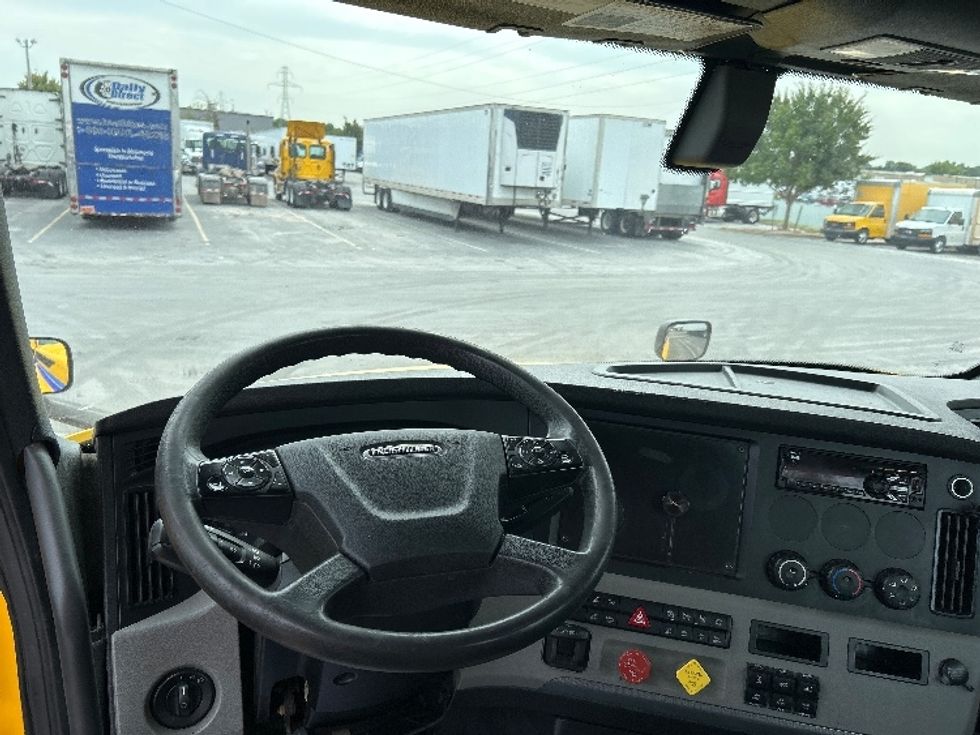 Day Cab Tractor-Heavy Duty Tractors-Freightliner-2020-T12664ST-Oklahoma City-OK-270,689\n\t\tmiles-$ 60,500 - Image 11