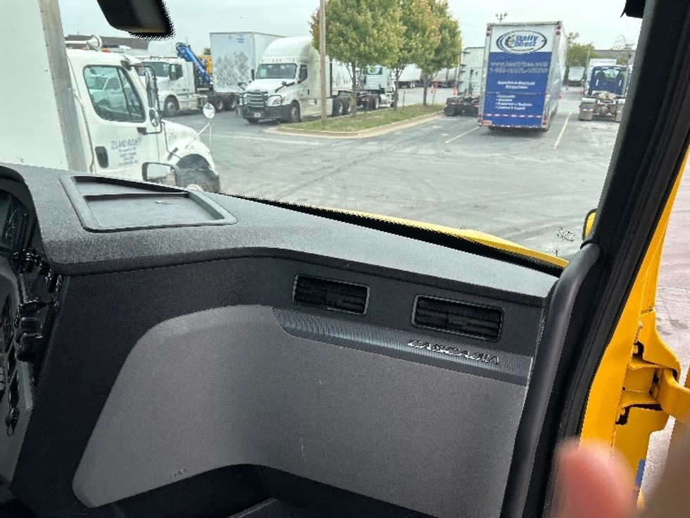 Day Cab Tractor-Heavy Duty Tractors-Freightliner-2020-T12664ST-Oklahoma City-OK-270,689\n\t\tmiles-$ 60,500 - Image 13