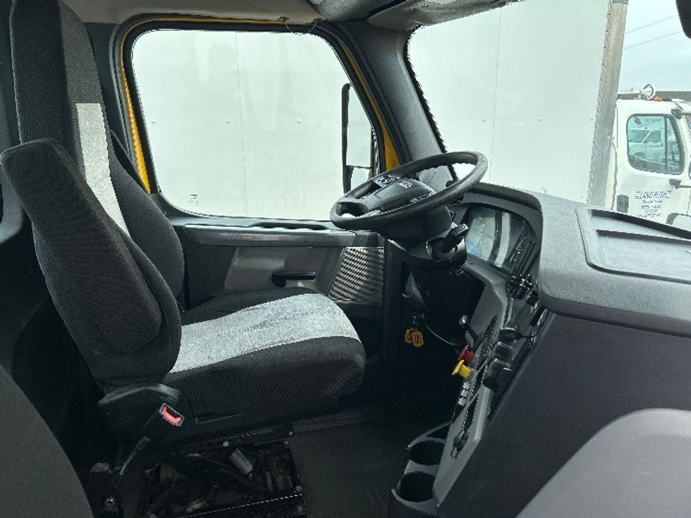 Day Cab Tractor-Heavy Duty Tractors-Freightliner-2020-T12664ST-Oklahoma City-OK-270,689\n\t\tmiles-$ 60,500 - Image 14