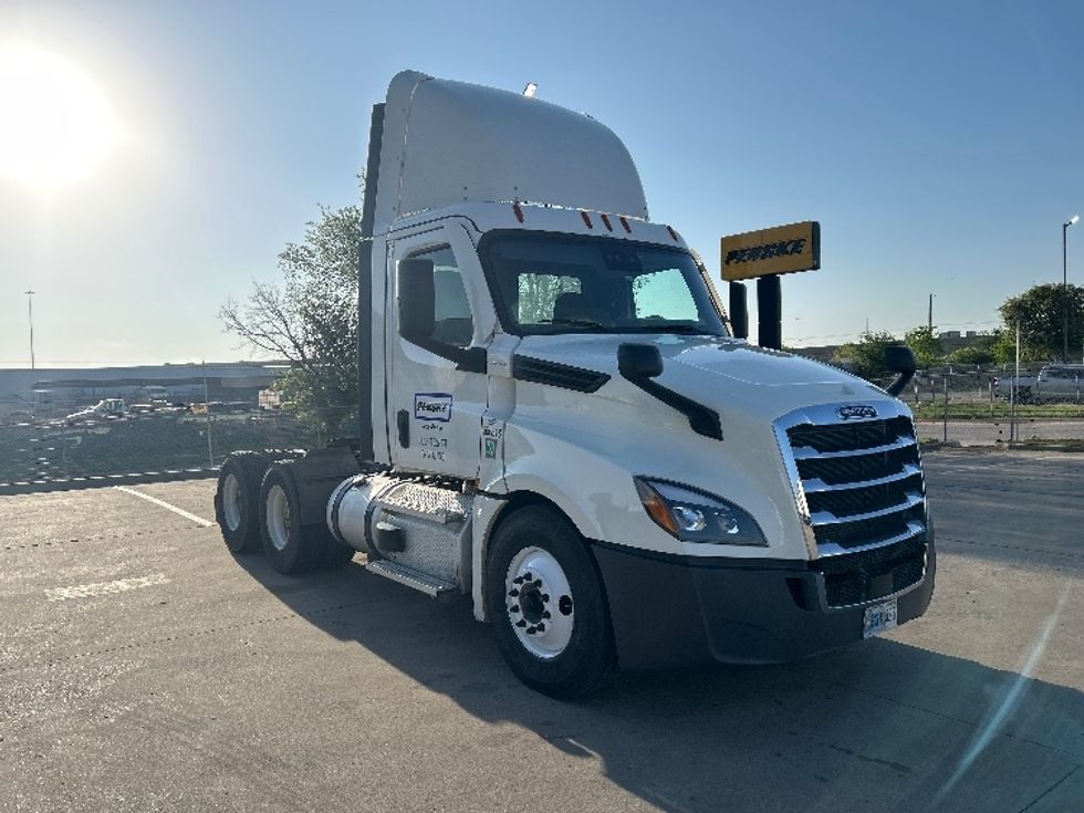 Day Cab Tractor-Heavy Duty Tractors-Freightliner-2020-T12664ST-Oklahoma City-OK-317,711\n\t\tmiles-$ 78,500 - Image 1