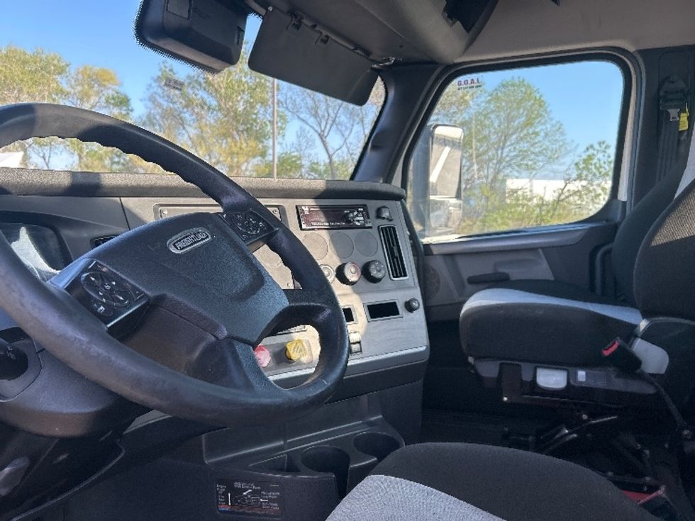 Day Cab Tractor-Heavy Duty Tractors-Freightliner-2020-T12664ST-Oklahoma City-OK-317,711\n\t\tmiles-$ 78,500 - Image 10