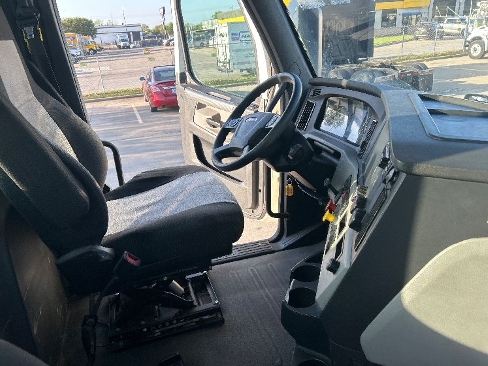 Day Cab Tractor-Heavy Duty Tractors-Freightliner-2020-T12664ST-Oklahoma City-OK-317,711\n\t\tmiles-$ 78,500 - Image 14