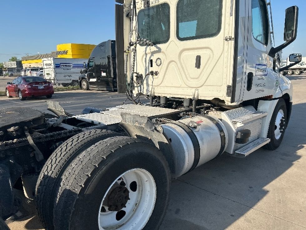 Day Cab Tractor-Heavy Duty Tractors-Freightliner-2020-T12664ST-Oklahoma City-OK-317,711\n\t\tmiles-$ 78,500 - Image 18