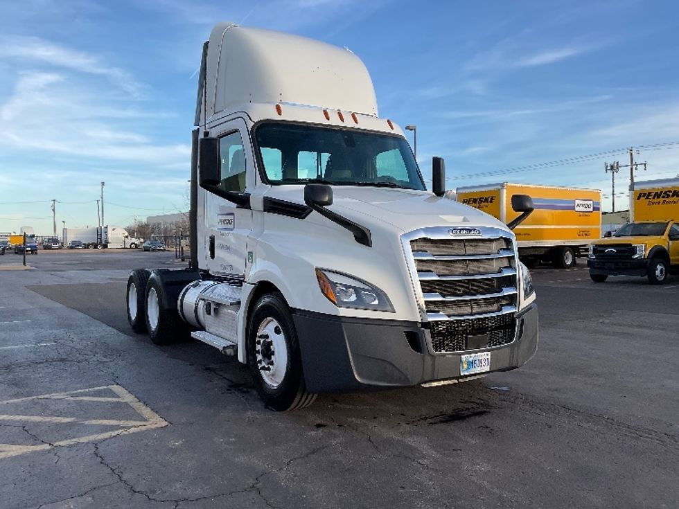 Day Cab Tractor-Heavy Duty Tractors-Freightliner-2020-T12664ST-Oklahoma City-OK-389,117\n\t\tmiles-$ 72,250 - Image 1