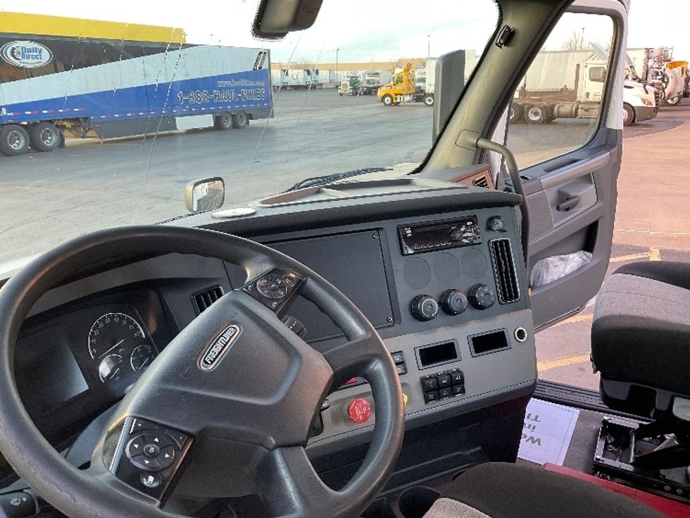 Day Cab Tractor-Heavy Duty Tractors-Freightliner-2020-T12664ST-Oklahoma City-OK-389,117\n\t\tmiles-$ 72,250 - Image 10