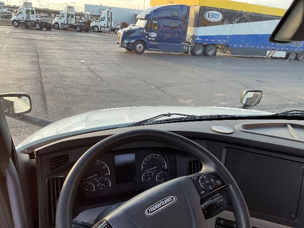 Day Cab Tractor-Heavy Duty Tractors-Freightliner-2020-T12664ST-Oklahoma City-OK-389,117\n\t\tmiles-$ 72,250 - Image 11