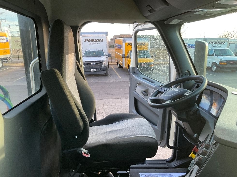 Day Cab Tractor-Heavy Duty Tractors-Freightliner-2020-T12664ST-Oklahoma City-OK-389,117\n\t\tmiles-$ 72,250 - Image 14