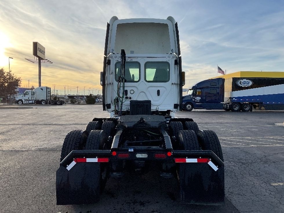 Day Cab Tractor-Heavy Duty Tractors-Freightliner-2020-T12664ST-Oklahoma City-OK-389,117\n\t\tmiles-$ 72,250 - Image 6