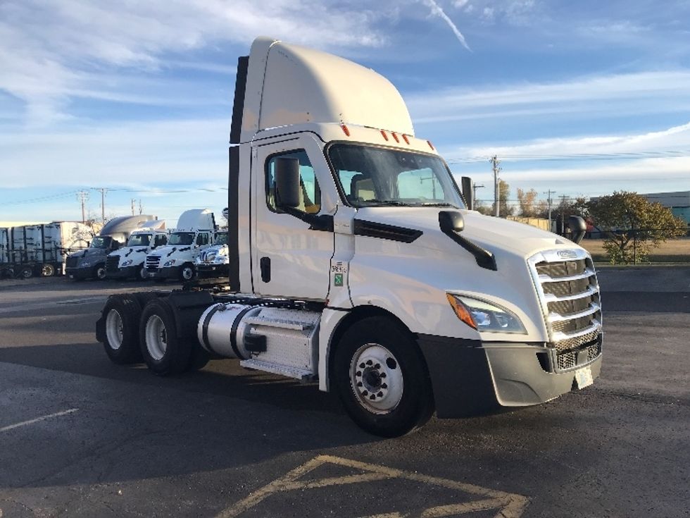 Day Cab Tractor-Heavy Duty Tractors-Freightliner-2020-T12664ST-Oklahoma City-OK-389,194\n\t\tmiles-$ 72,250 - Image 1
