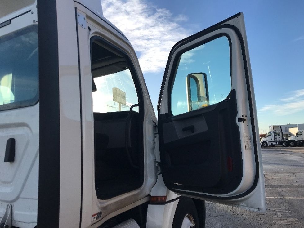 Day Cab Tractor-Heavy Duty Tractors-Freightliner-2020-T12664ST-Oklahoma City-OK-389,194\n\t\tmiles-$ 72,250 - Image 11