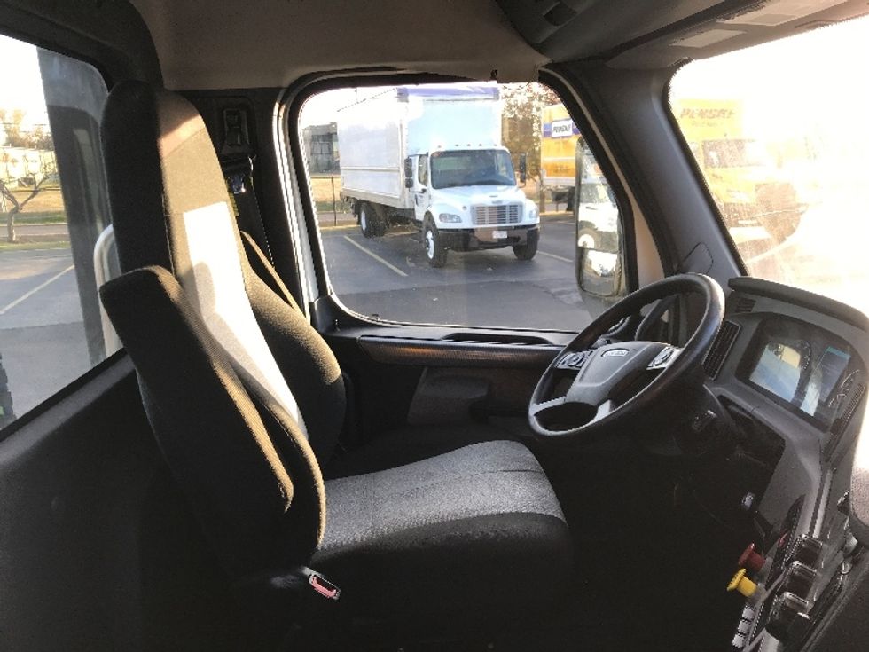 Day Cab Tractor-Heavy Duty Tractors-Freightliner-2020-T12664ST-Oklahoma City-OK-389,194\n\t\tmiles-$ 72,250 - Image 13