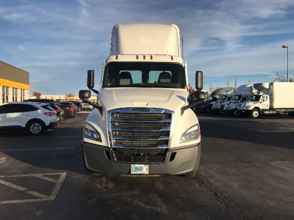 Day Cab Tractor-Heavy Duty Tractors-Freightliner-2020-T12664ST-Oklahoma City-OK-389,194\n\t\tmiles-$ 72,250 - Image 2