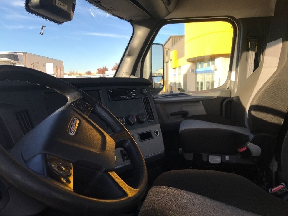 Day Cab Tractor-Heavy Duty Tractors-Freightliner-2020-T12664ST-Oklahoma City-OK-389,194\n\t\tmiles-$ 72,250 - Image 9