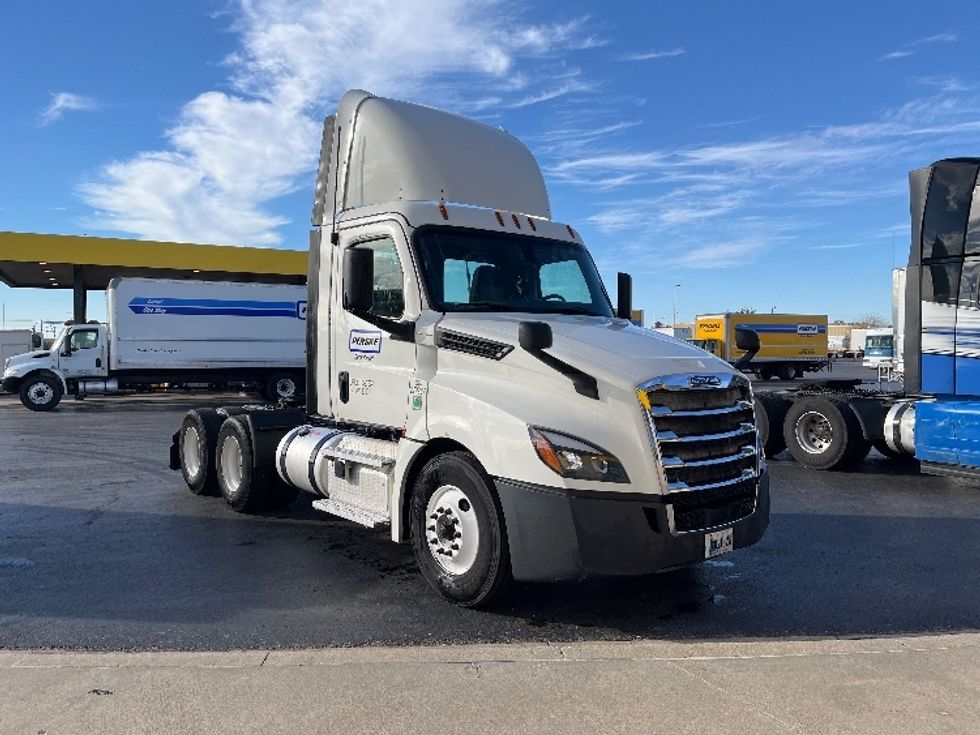 Day Cab Tractor-Heavy Duty Tractors-Freightliner-2020-T12664ST-Oklahoma City-OK-433,448\n\t\tmiles-$ 67,500 - Image 1