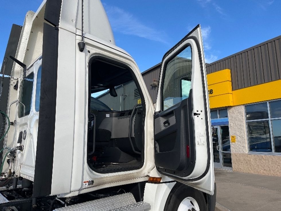 Day Cab Tractor-Heavy Duty Tractors-Freightliner-2020-T12664ST-Oklahoma City-OK-433,448\n\t\tmiles-$ 67,500 - Image 11