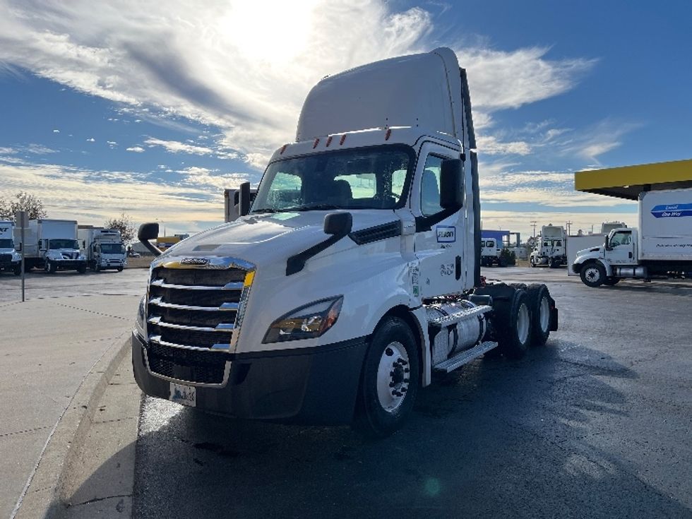 Day Cab Tractor-Heavy Duty Tractors-Freightliner-2020-T12664ST-Oklahoma City-OK-433,448\n\t\tmiles-$ 67,500 - Image 3