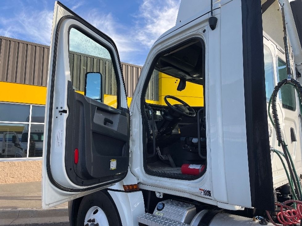 Day Cab Tractor-Heavy Duty Tractors-Freightliner-2020-T12664ST-Oklahoma City-OK-433,448\n\t\tmiles-$ 67,500 - Image 9