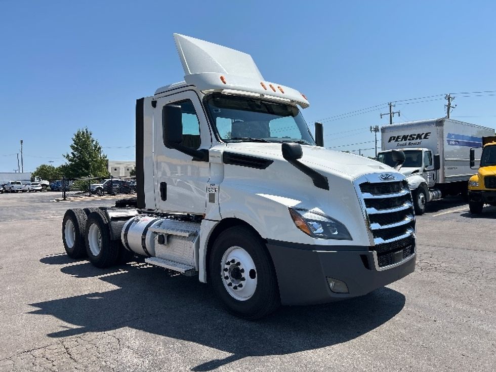 Day Cab Tractor-Heavy Duty Tractors-Freightliner-2020-T12664ST-Oklahoma City-OK-500,236\n\t\tmiles-$ 49,000 - Image 1