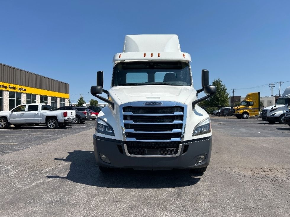 Day Cab Tractor-Heavy Duty Tractors-Freightliner-2020-T12664ST-Oklahoma City-OK-500,236\n\t\tmiles-$ 49,000 - Image 2