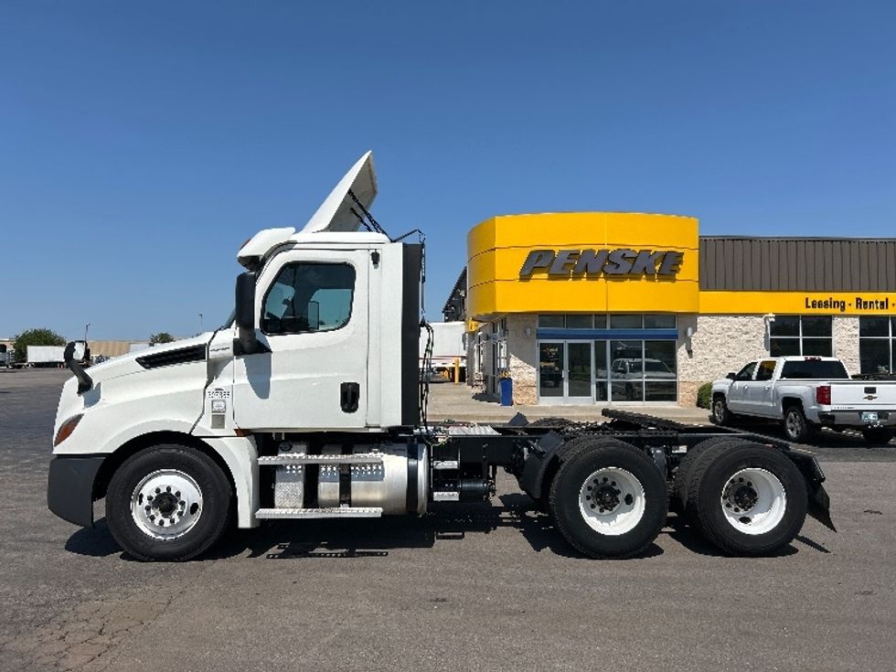 Day Cab Tractor-Heavy Duty Tractors-Freightliner-2020-T12664ST-Oklahoma City-OK-500,236\n\t\tmiles-$ 49,000 - Image 4