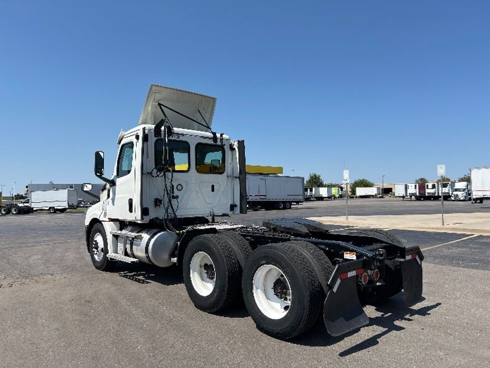 Day Cab Tractor-Heavy Duty Tractors-Freightliner-2020-T12664ST-Oklahoma City-OK-500,236\n\t\tmiles-$ 49,000 - Image 5