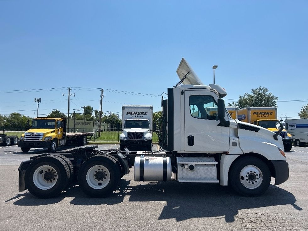 Day Cab Tractor-Heavy Duty Tractors-Freightliner-2020-T12664ST-Oklahoma City-OK-500,236\n\t\tmiles-$ 49,000 - Image 8