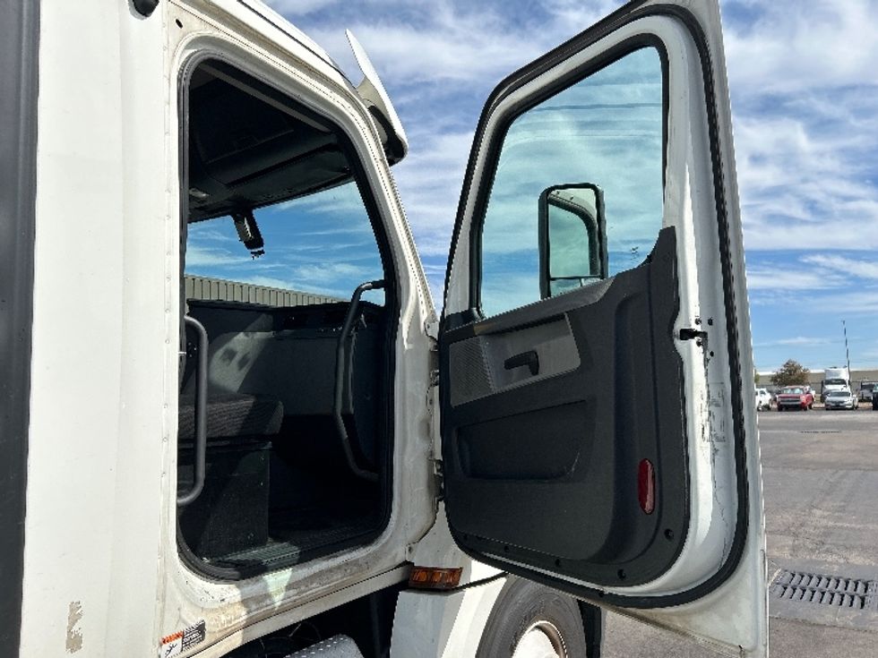 Day Cab Tractor-Heavy Duty Tractors-Freightliner-2020-T12664ST-Oklahoma City-OK-515,375\n\t\tmiles-$ 44,500 - Image 12
