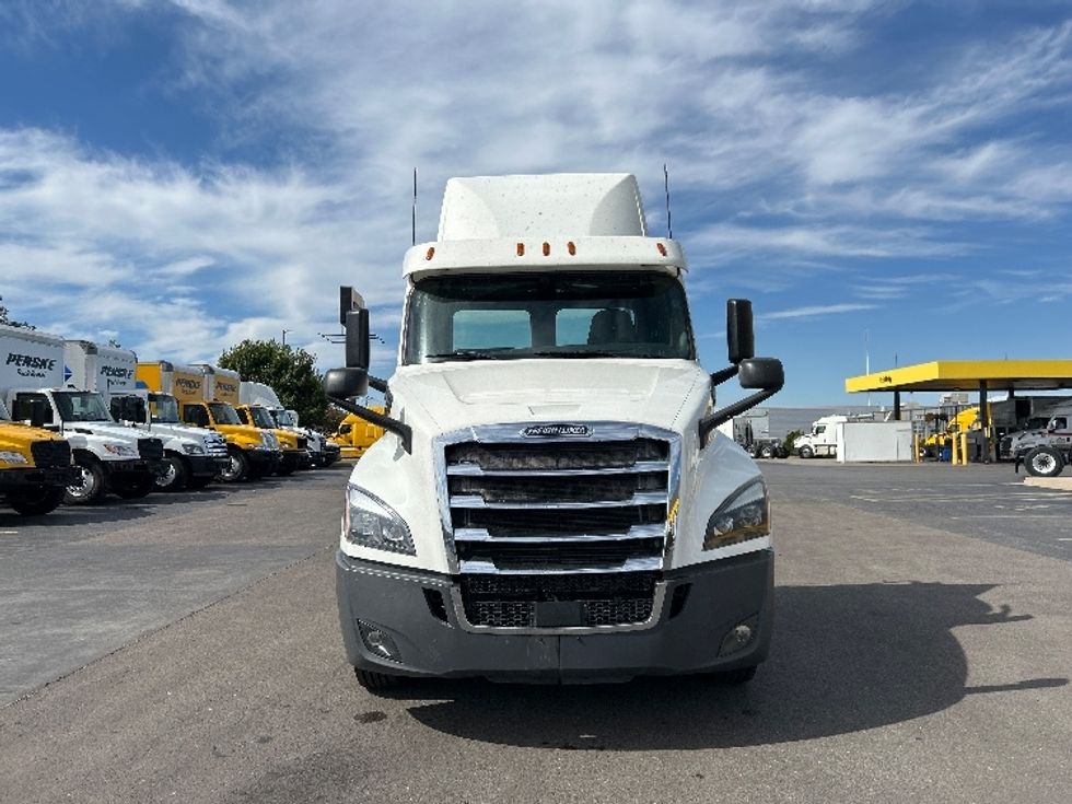 Day Cab Tractor-Heavy Duty Tractors-Freightliner-2020-T12664ST-Oklahoma City-OK-515,375\n\t\tmiles-$ 44,500 - Image 2