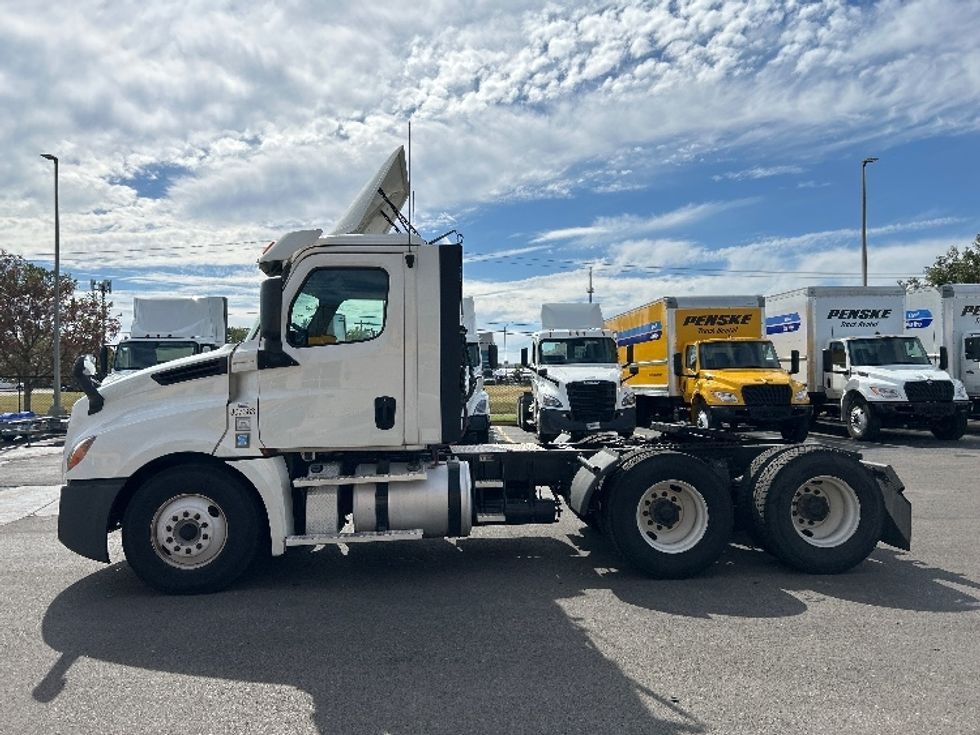 Day Cab Tractor-Heavy Duty Tractors-Freightliner-2020-T12664ST-Oklahoma City-OK-515,375\n\t\tmiles-$ 44,500 - Image 4