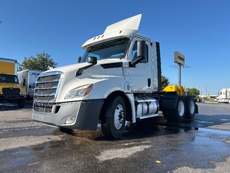 Day Cab Tractor-Heavy Duty Tractors-Freightliner-2020-T12664ST-Oklahoma City-OK-517,697\n\t\tmiles-$ 44,250 - Image 3