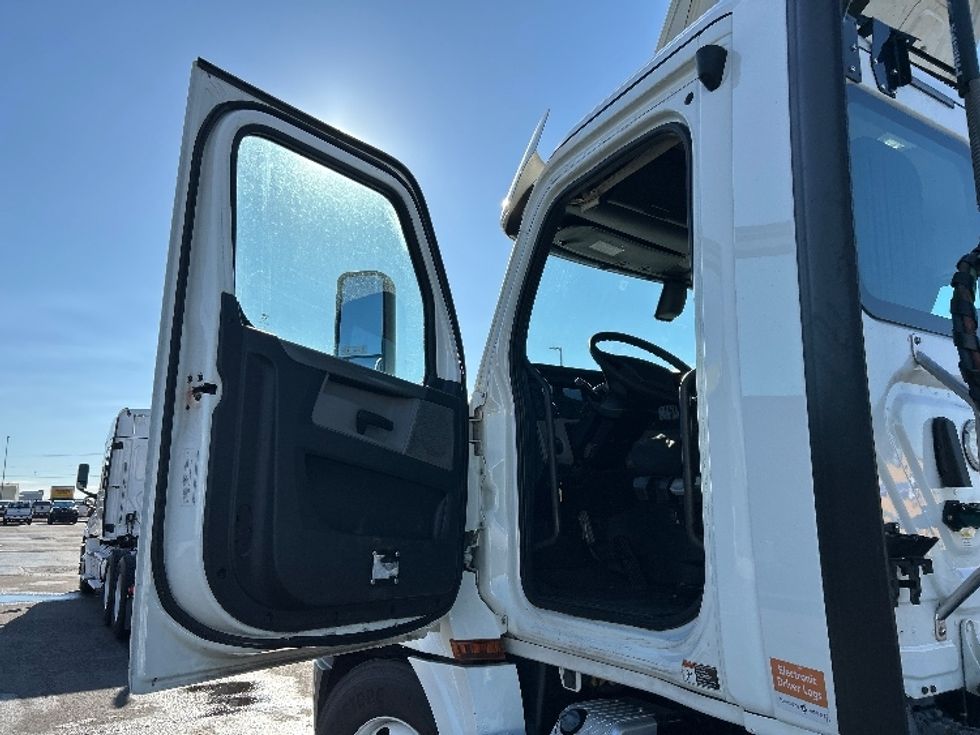 Day Cab Tractor-Heavy Duty Tractors-Freightliner-2020-T12664ST-Oklahoma City-OK-517,697\n\t\tmiles-$ 44,250 - Image 9