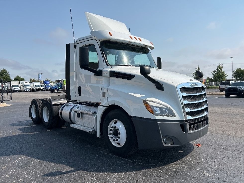 Day Cab Tractor-Heavy Duty Tractors-Freightliner-2020-T12664ST-Oklahoma City-OK-559,933\n\t\tmiles-$ 43,250 - Image 1