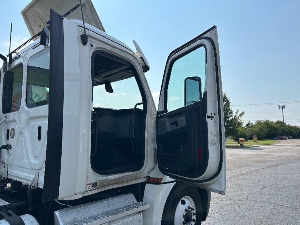 Day Cab Tractor-Heavy Duty Tractors-Freightliner-2020-T12664ST-Oklahoma City-OK-559,933\n\t\tmiles-$ 43,250 - Image 12