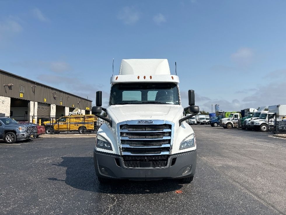 Day Cab Tractor-Heavy Duty Tractors-Freightliner-2020-T12664ST-Oklahoma City-OK-559,933\n\t\tmiles-$ 43,250 - Image 2
