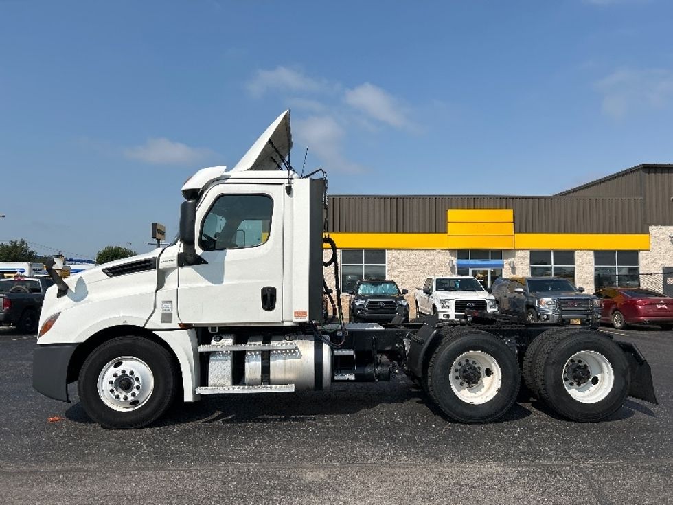 Day Cab Tractor-Heavy Duty Tractors-Freightliner-2020-T12664ST-Oklahoma City-OK-559,933\n\t\tmiles-$ 43,250 - Image 4
