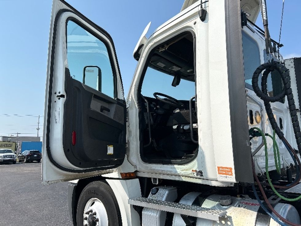Day Cab Tractor-Heavy Duty Tractors-Freightliner-2020-T12664ST-Oklahoma City-OK-559,933\n\t\tmiles-$ 43,250 - Image 9