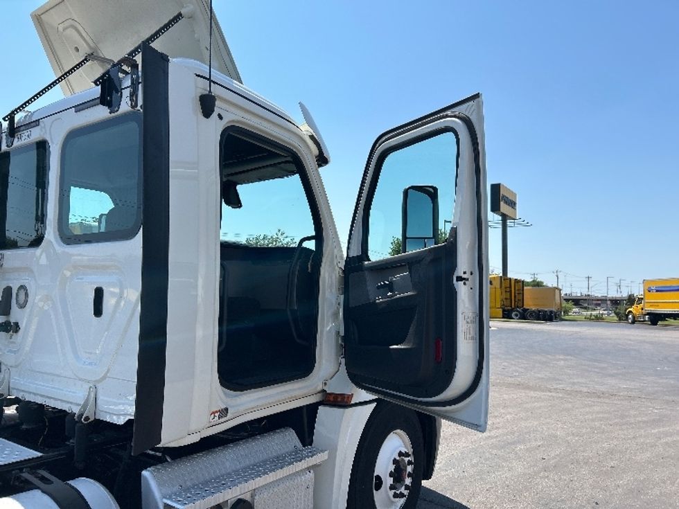 Day Cab Tractor-Heavy Duty Tractors-Freightliner-2020-T12664ST-Oklahoma City-OK-571,974\n\t\tmiles-$ 42,250 - Image 12