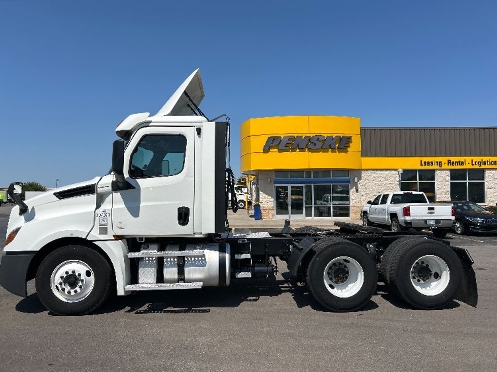 Day Cab Tractor-Heavy Duty Tractors-Freightliner-2020-T12664ST-Oklahoma City-OK-571,974\n\t\tmiles-$ 42,250 - Image 4