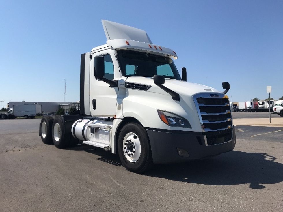 Day Cab Tractor-Heavy Duty Tractors-Freightliner-2020-T12664ST-Oklahoma City-OK-582,691\n\t\tmiles-$ 41,250 - Image 1