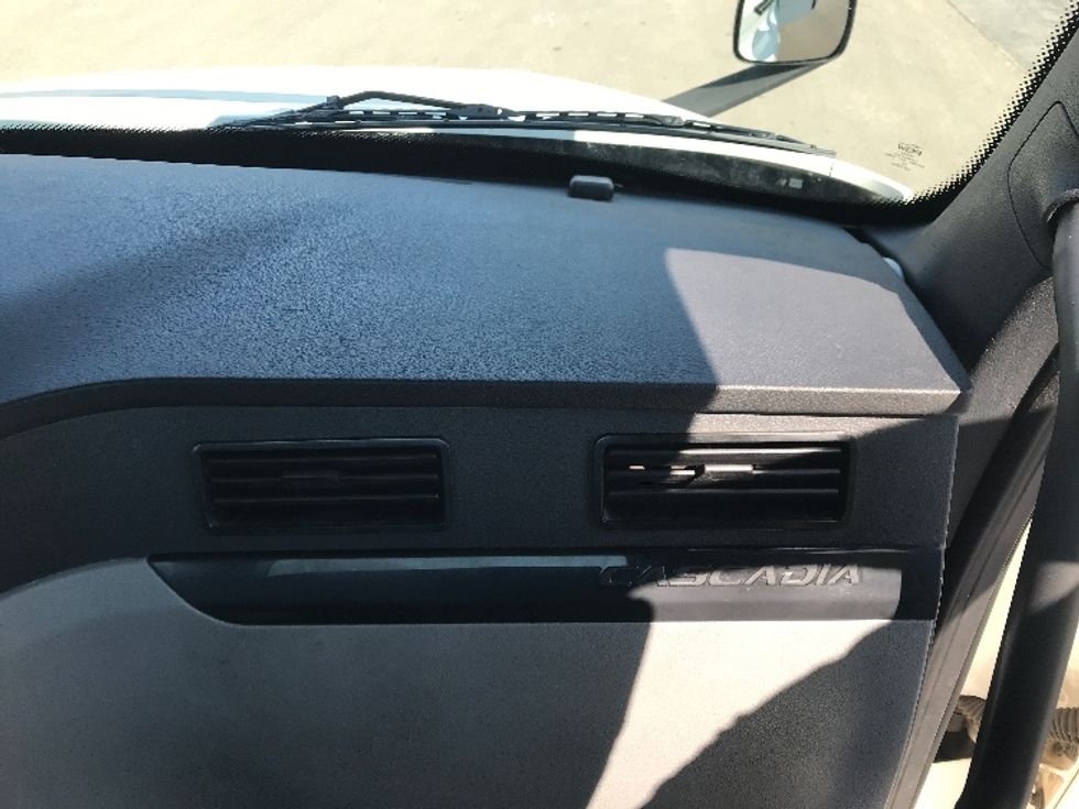 Day Cab Tractor-Heavy Duty Tractors-Freightliner-2020-T12664ST-Oklahoma City-OK-582,691\n\t\tmiles-$ 41,250 - Image 13