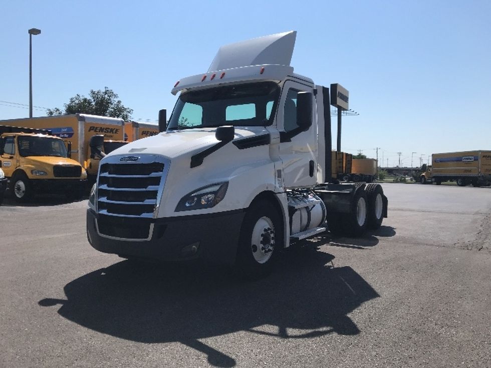 2020 Freightliner Cascadia 126" Day cab photo 3