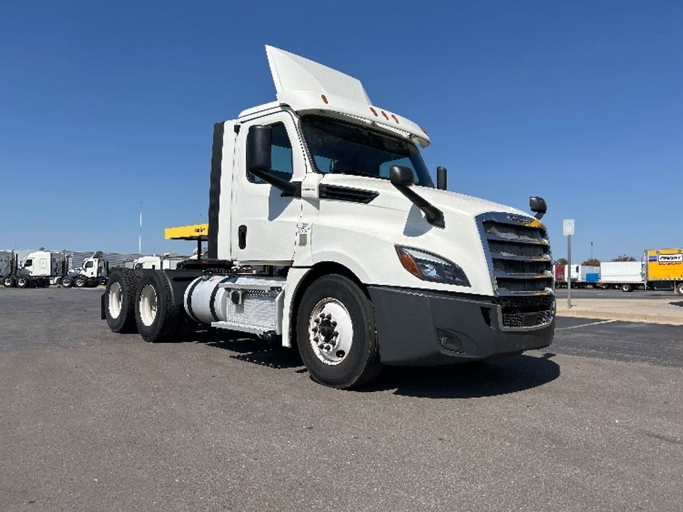 Day Cab Tractor-Heavy Duty Tractors-Freightliner-2020-T12664ST-Oklahoma City-OK-585,384\n\t\tmiles-$ 37,750 - Image 1