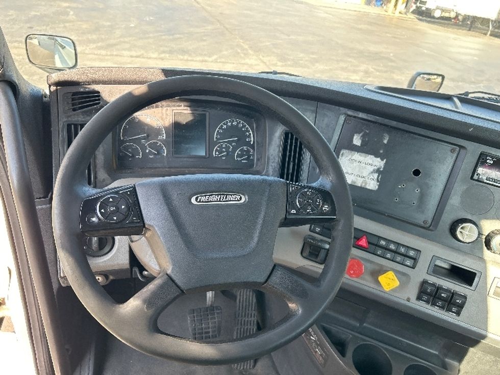 Day Cab Tractor-Heavy Duty Tractors-Freightliner-2020-T12664ST-Oklahoma City-OK-585,384\n\t\tmiles-$ 37,750 - Image 10