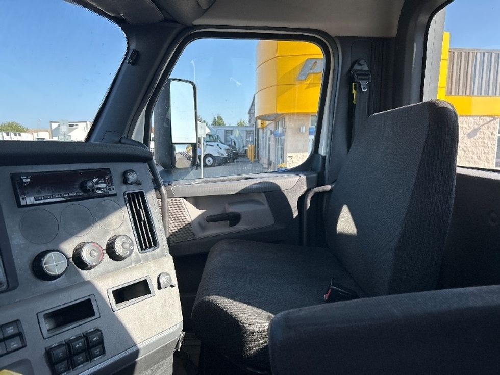 Day Cab Tractor-Heavy Duty Tractors-Freightliner-2020-T12664ST-Oklahoma City-OK-585,384\n\t\tmiles-$ 37,750 - Image 11