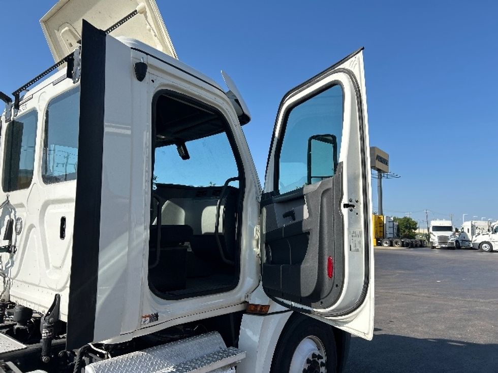 Day Cab Tractor-Heavy Duty Tractors-Freightliner-2020-T12664ST-Oklahoma City-OK-585,384\n\t\tmiles-$ 37,750 - Image 12