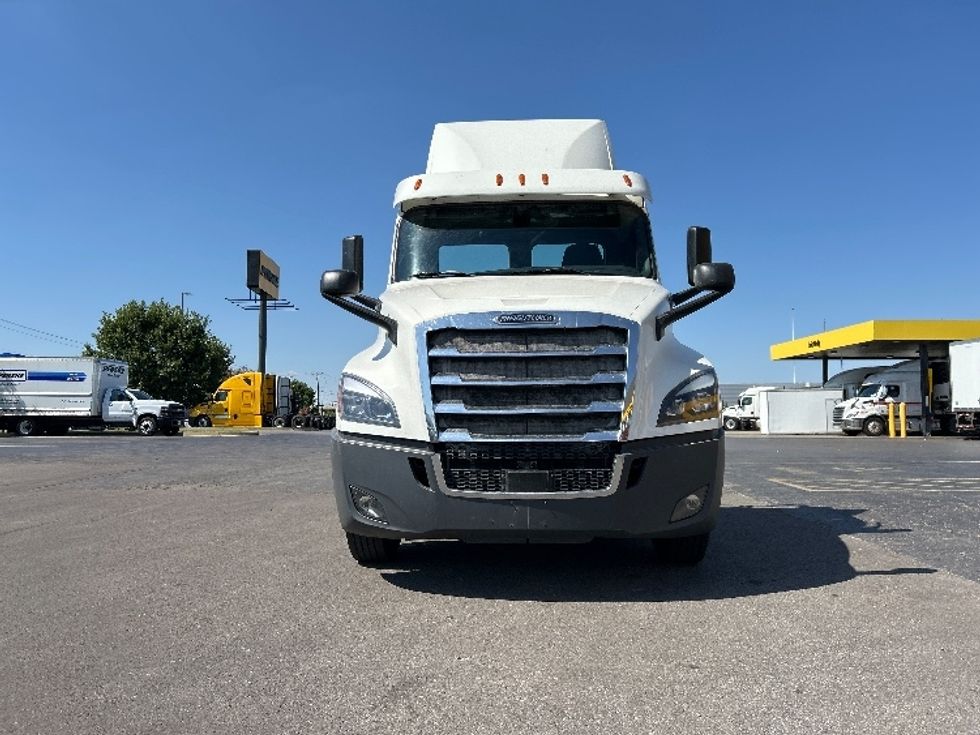 Day Cab Tractor-Heavy Duty Tractors-Freightliner-2020-T12664ST-Oklahoma City-OK-585,384\n\t\tmiles-$ 37,750 - Image 2
