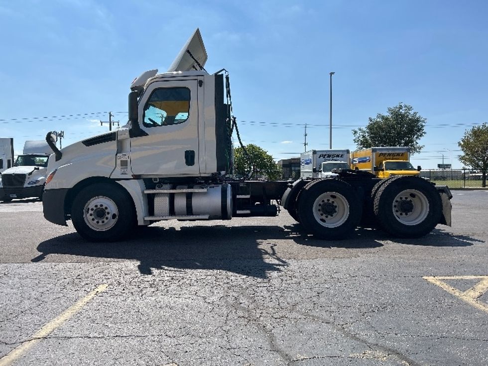 Day Cab Tractor-Heavy Duty Tractors-Freightliner-2020-T12664ST-Oklahoma City-OK-585,384\n\t\tmiles-$ 37,750 - Image 4
